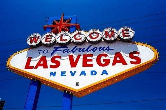 Enjoying the Vegas Nightlife 228__0x0_c-graphicshunt-com_