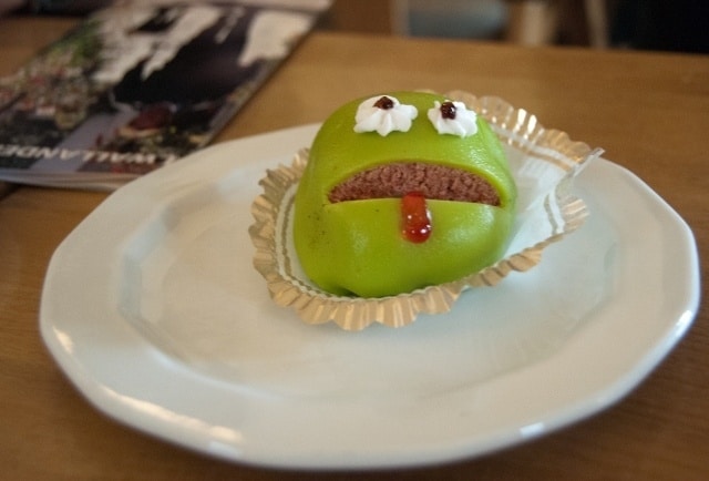 Grown-up Travel Guide Daily Photo: Frog cake, Ystad, Sweden dsc_2625-640x434
